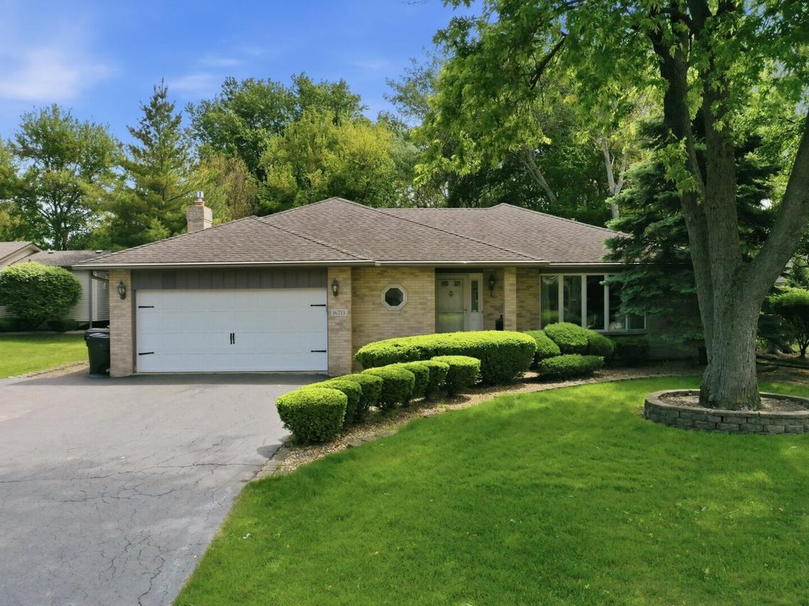 16713 Ridgeland Ave., Tinley Park, IL 60477