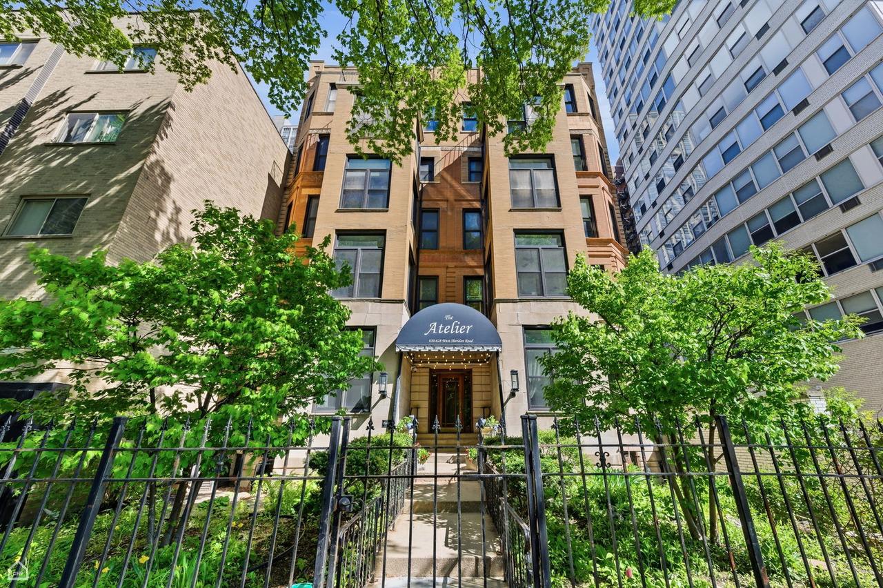 628 W Sheridan Rd. #3E, Chicago, IL 60613