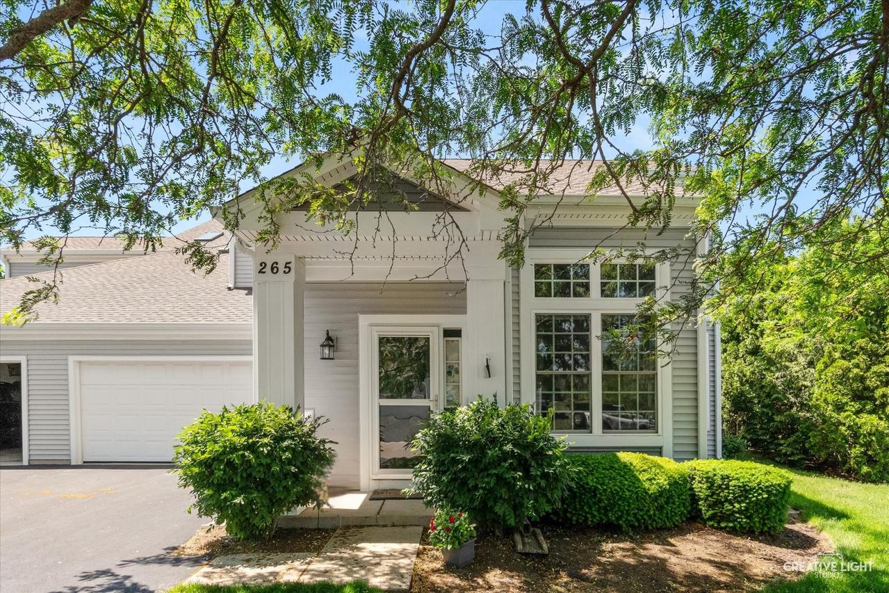 265 Grays Dr., Oswego, IL 60543