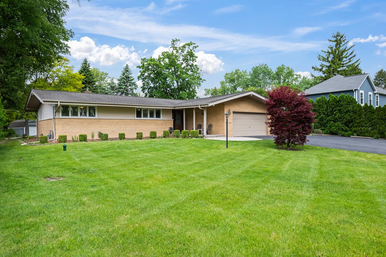 16 S Maple Ln., Prospect Heights, IL 60070