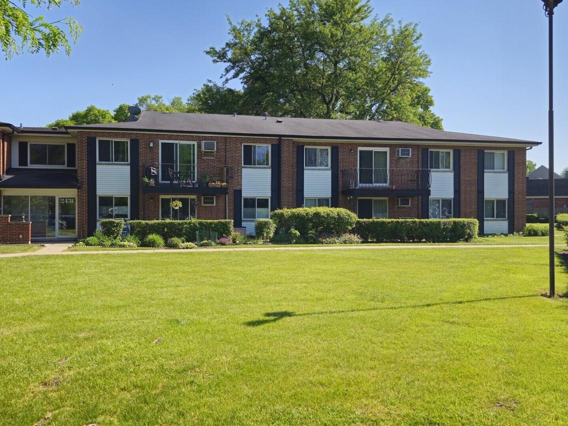2431 E Brandenberry Ct. #2M, Arlington Heights, IL 60004