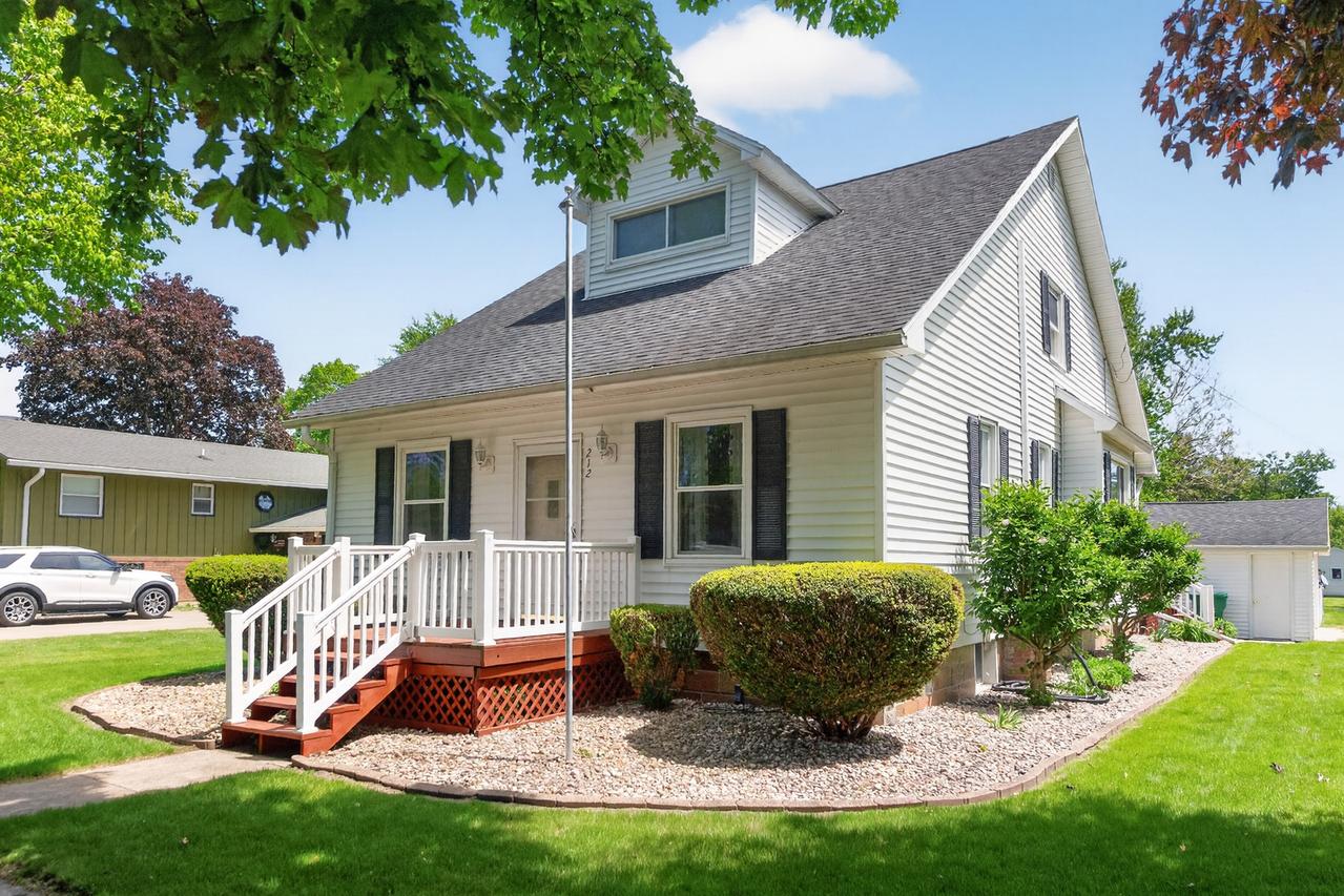 212 S Elm St., Franklin Grove, IL 61031