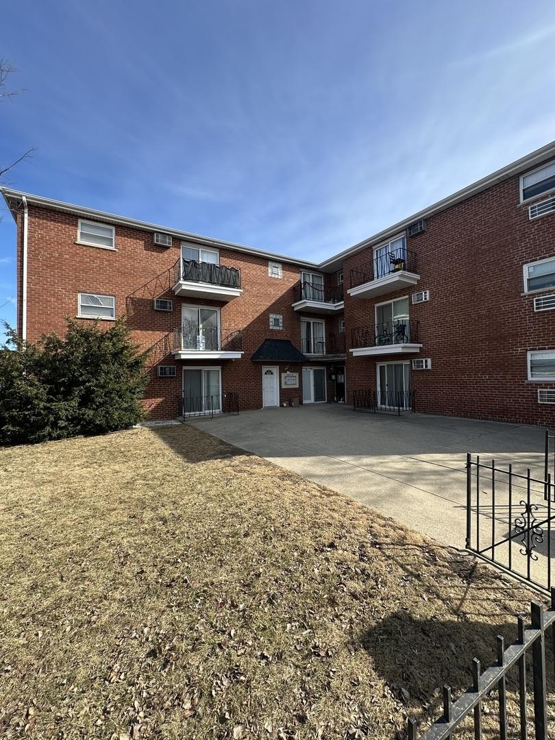 6653 W 63rd St. #2N, Chicago, IL 60638