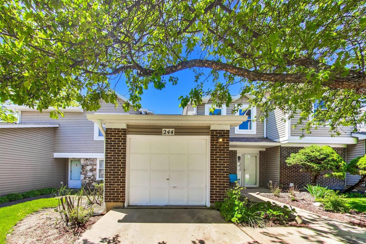 244 Coventry Ct., Bloomingdale, IL 60108