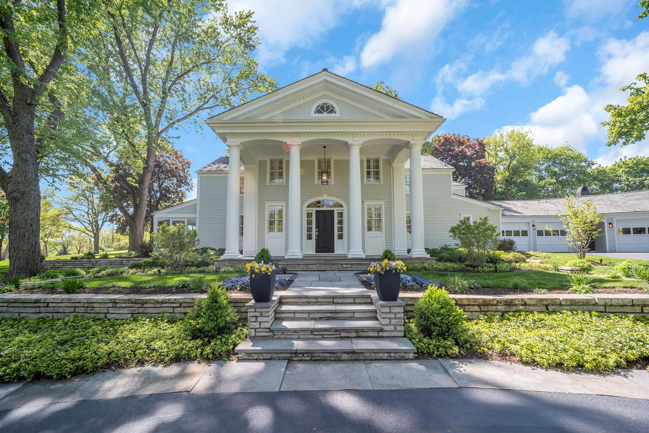 32 Otis Rd., Barrington Hills, IL 60010