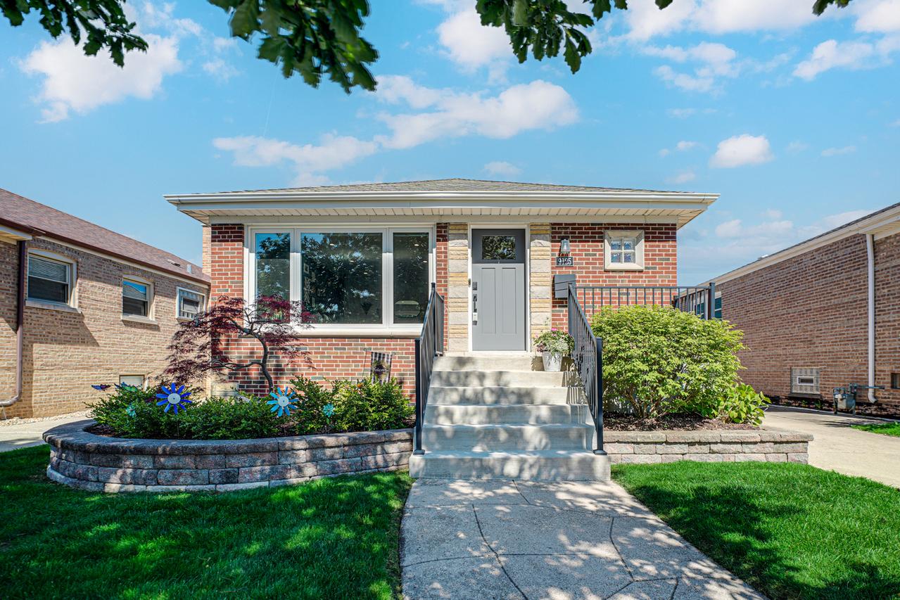 9125 S Hamlin Ave., Evergreen Park, IL 60805