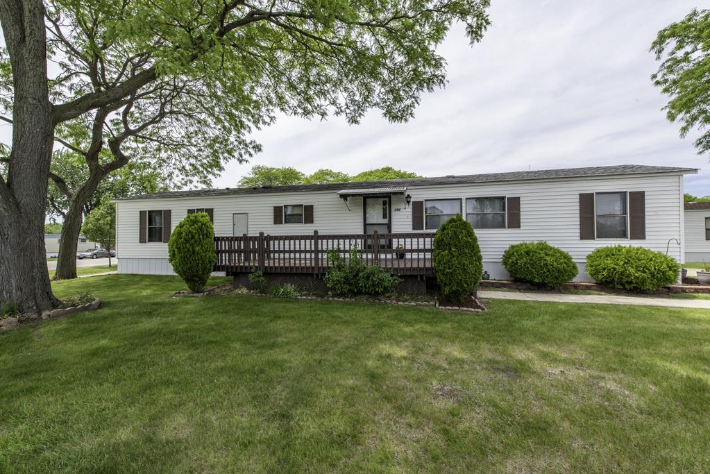 696 Birch Ave., Park City, IL 60085