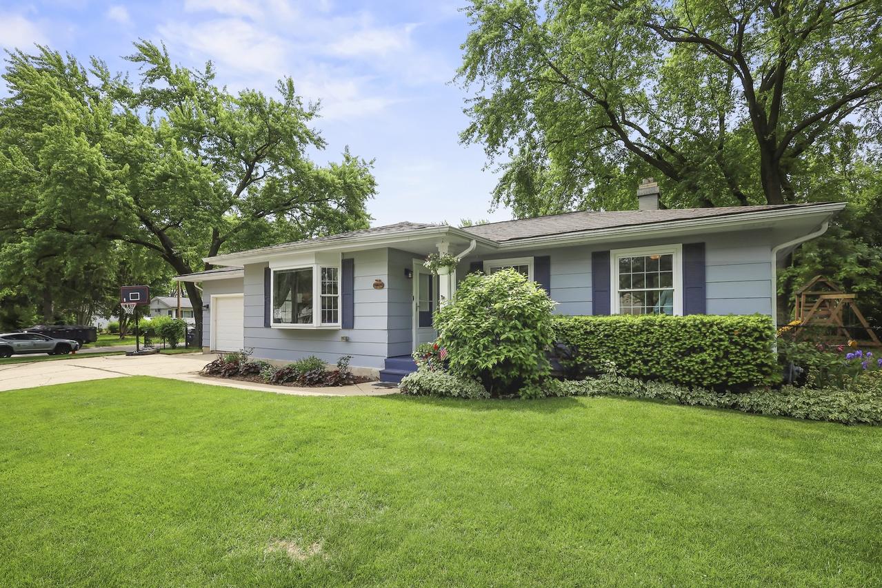 30W111 Bruce Ln., Naperville, IL 60563
