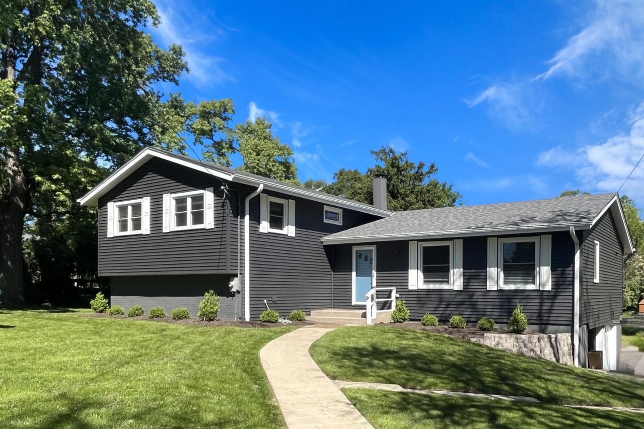 704 Plainfield Rd., Downers Grove, IL 60516