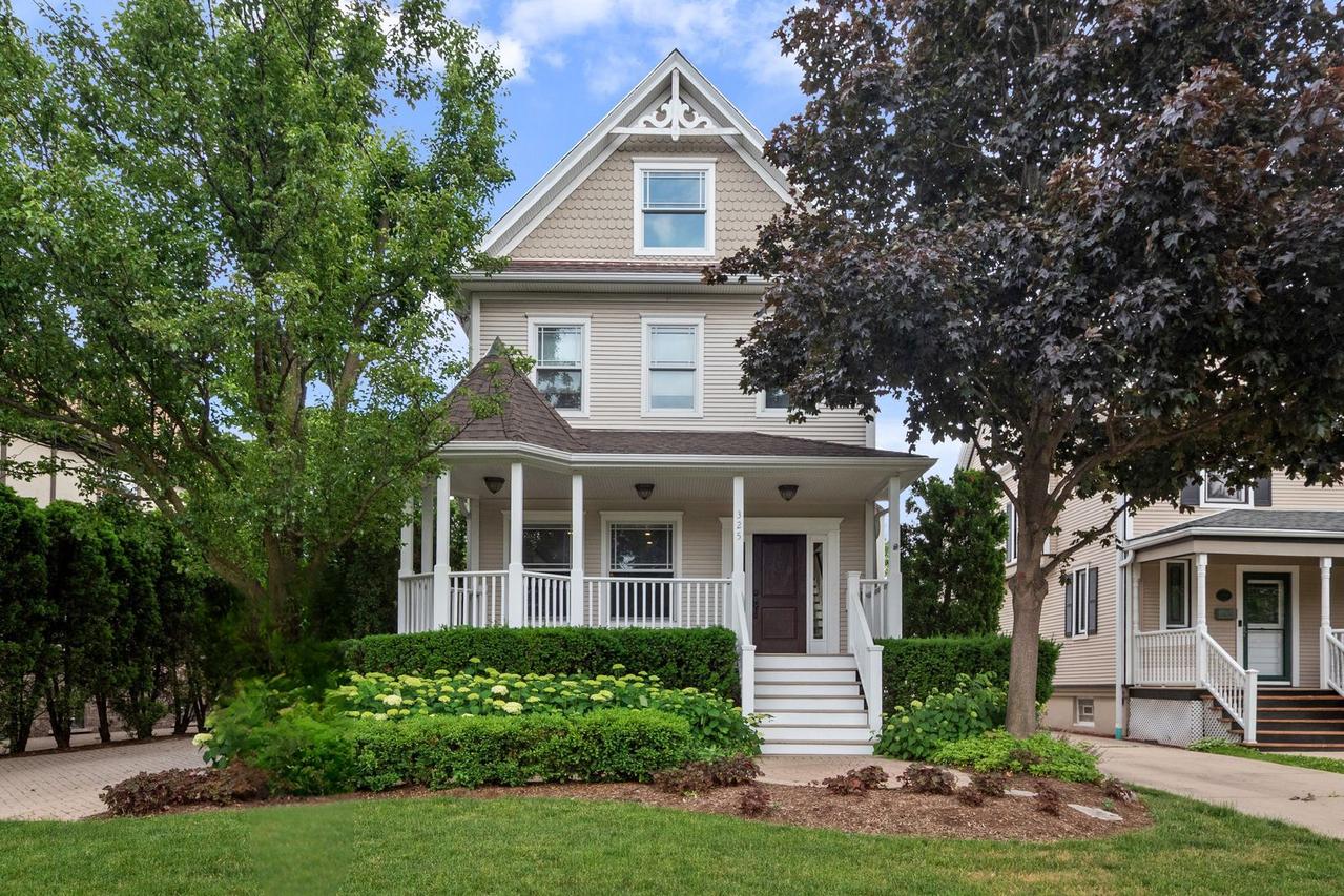 325 S Crescent Ave., Park Ridge, IL 60068