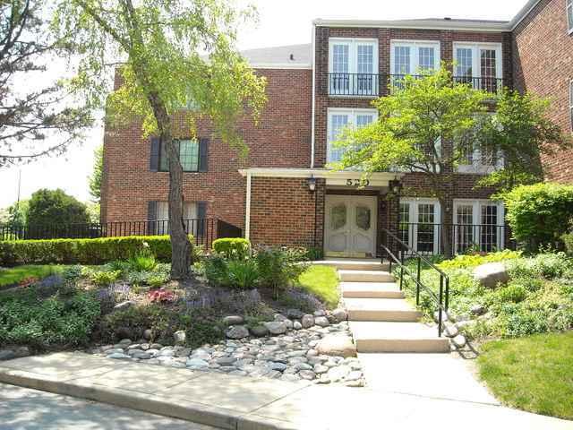 520 Biesterfield Rd. #E309, Elk Grove Village, IL 60007