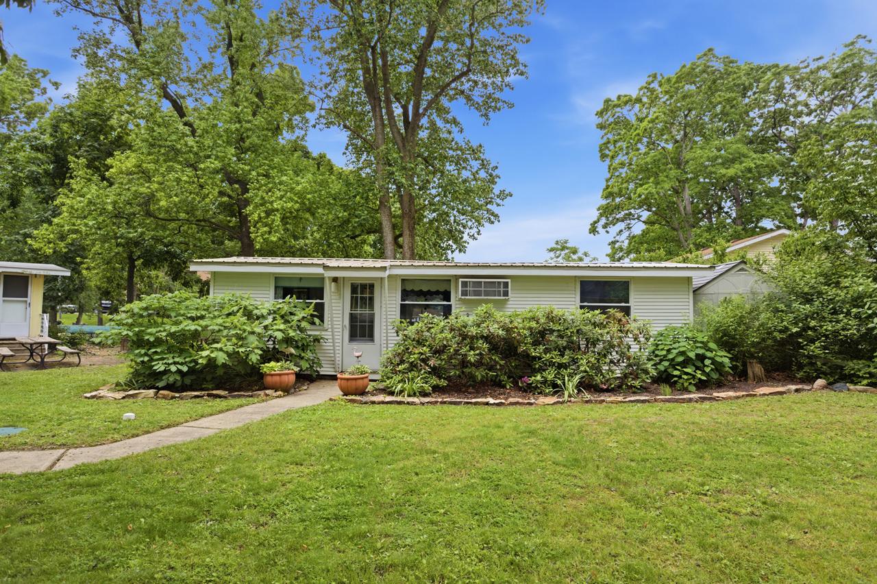 108 Shorts Dr., Neoga, IL 62447