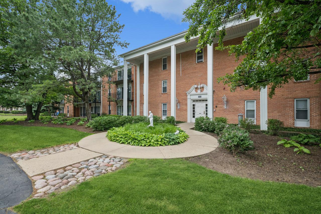 5101 Carriageway Dr. #210, Rolling Meadows, IL 60008