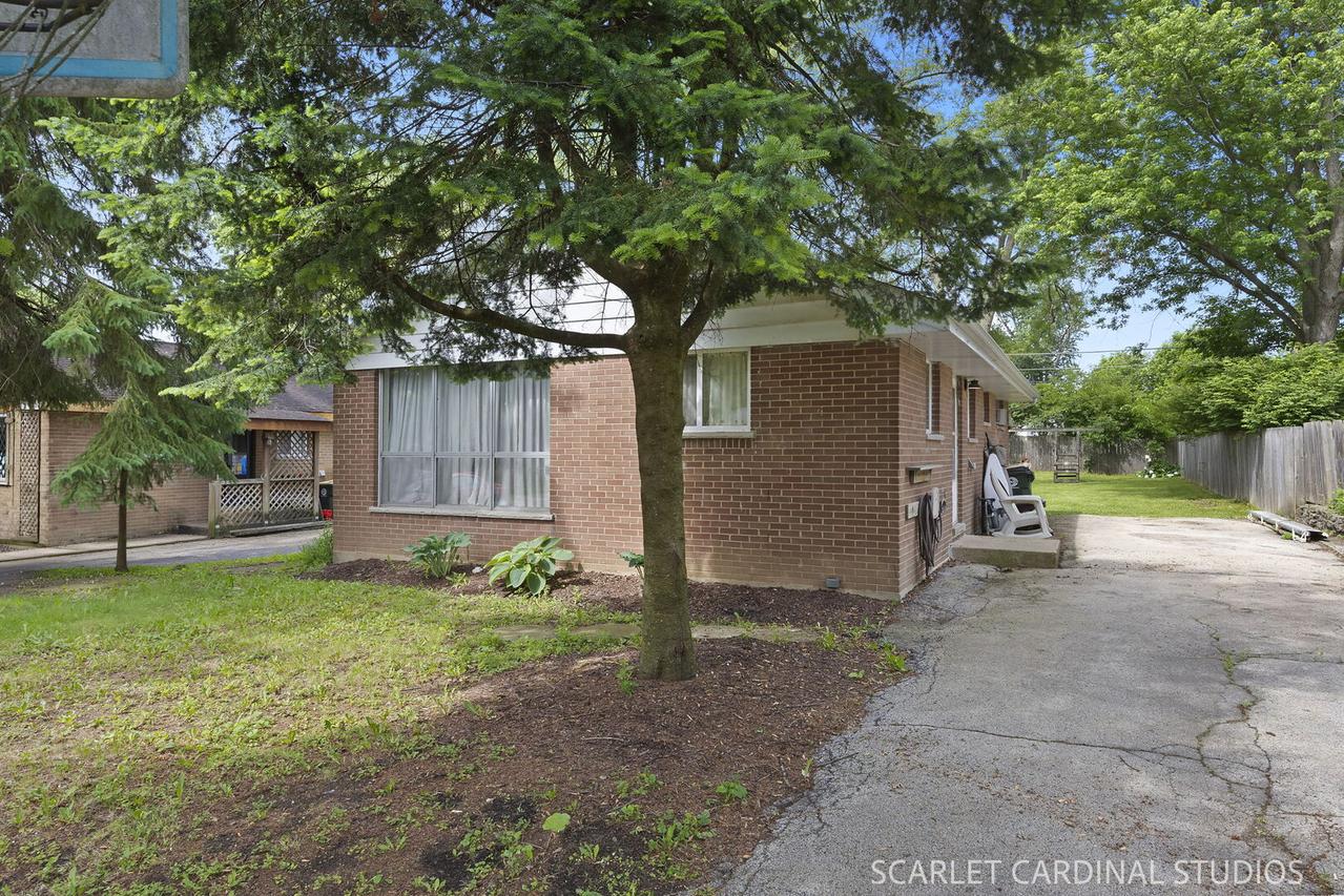 3S550 Wilbur Ave., Warrenville, IL 60555