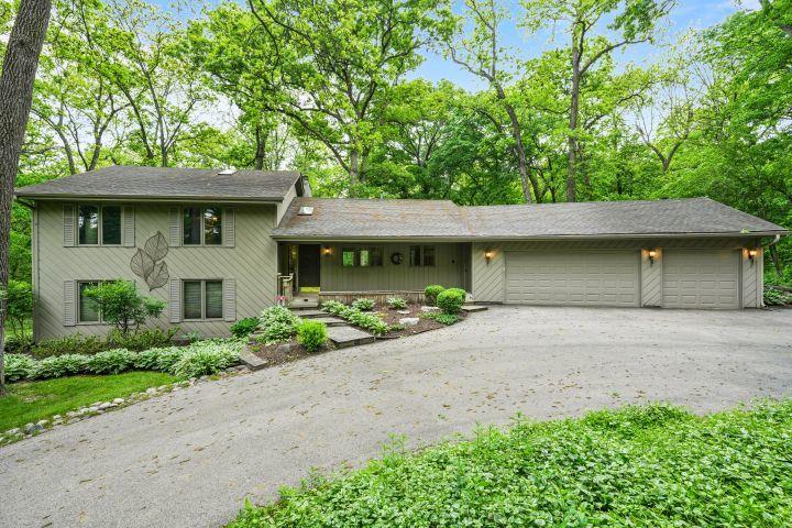 10876 Crockett Rd., Roscoe, IL 61073