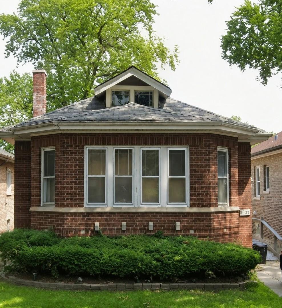8037 S Paxton Ave., Chicago, IL 60617