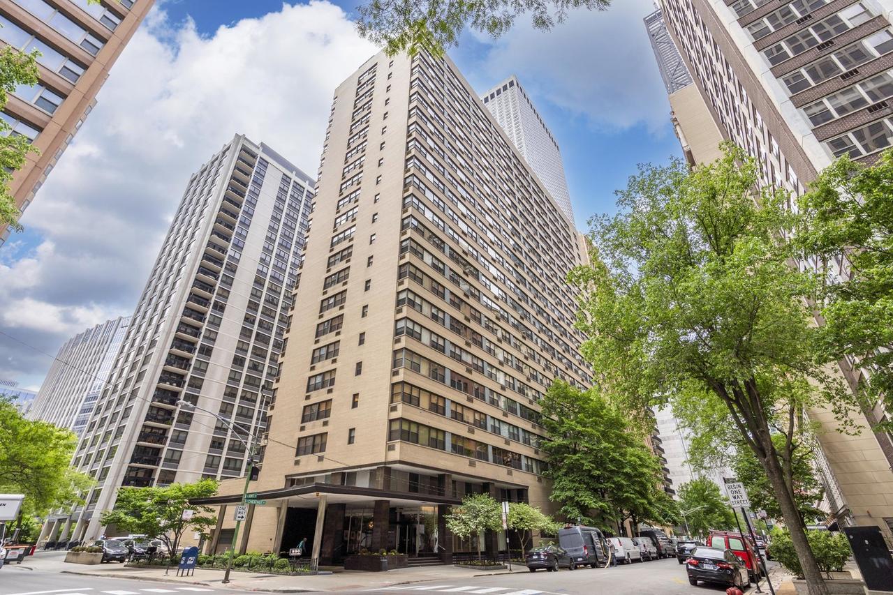 850 N Dewitt Pl. #9AC, Chicago, IL 60611