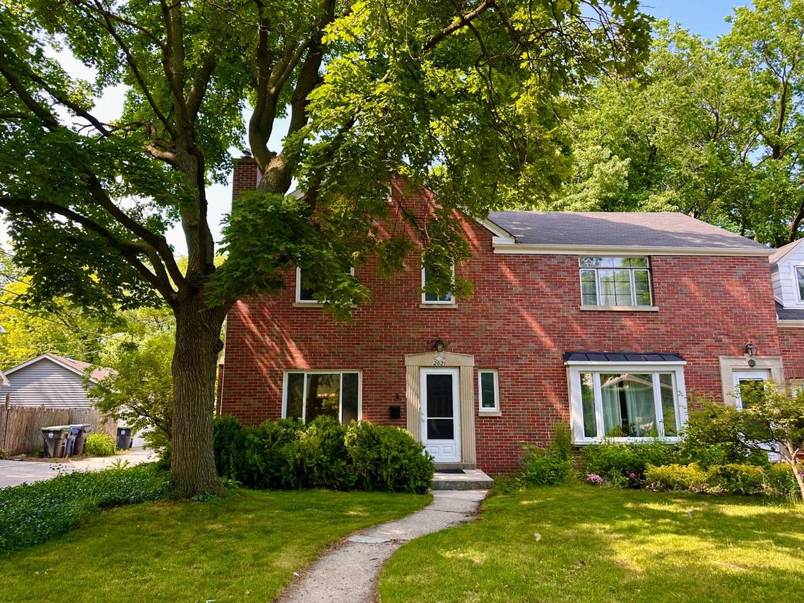 2021 Grant St., Evanston, IL 60201