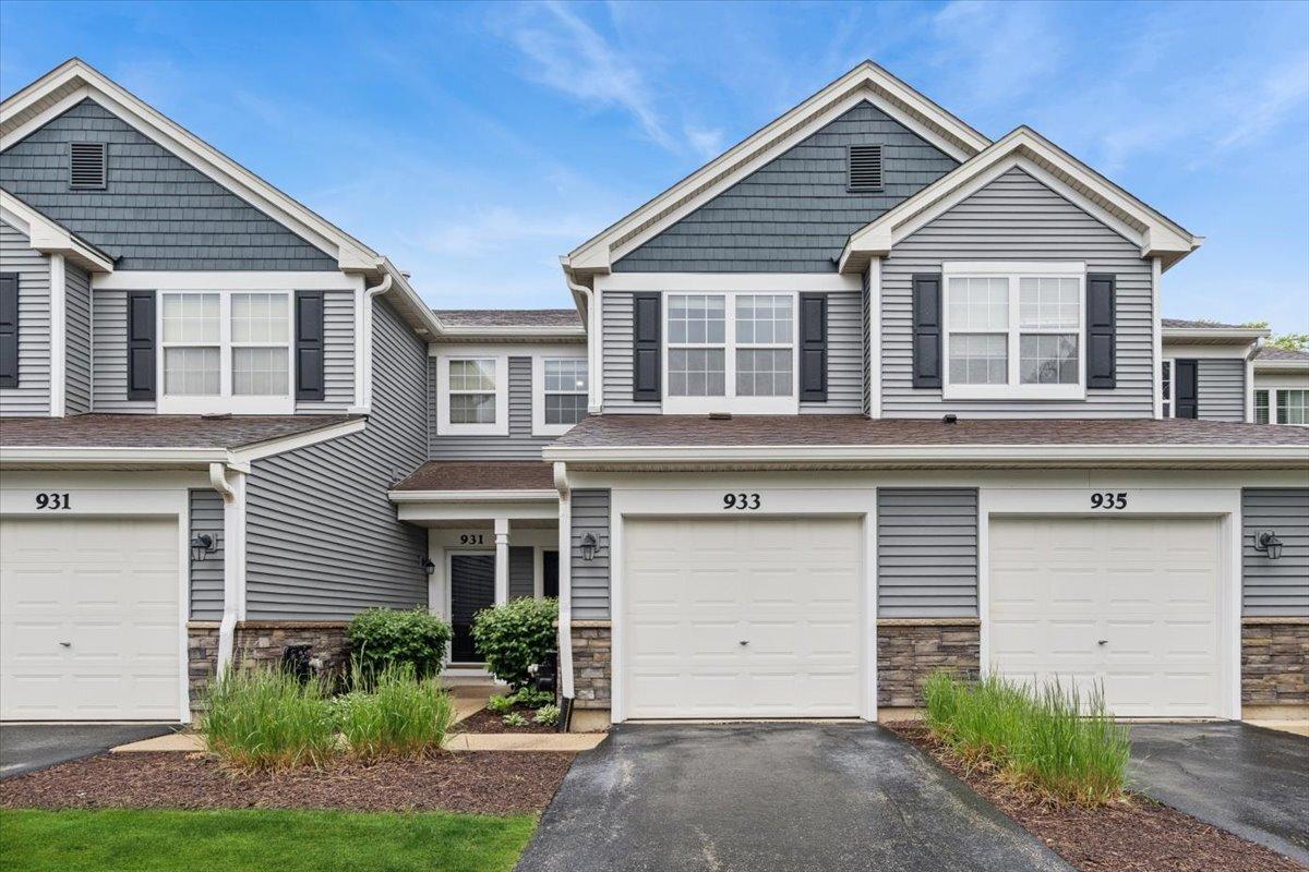 933 Genesee Ct., Naperville, IL 60563