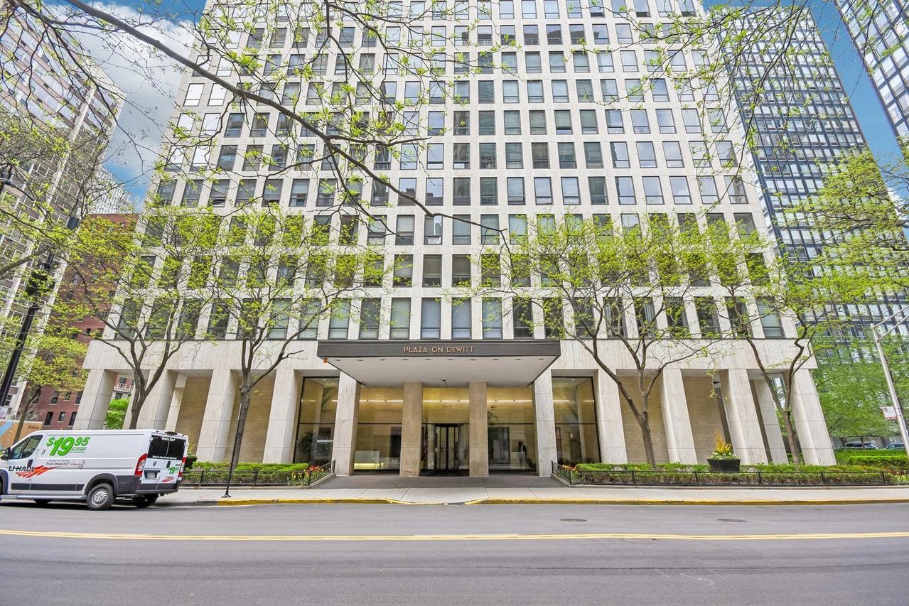 260 E Chestnut St. #4204, Chicago, IL 60611