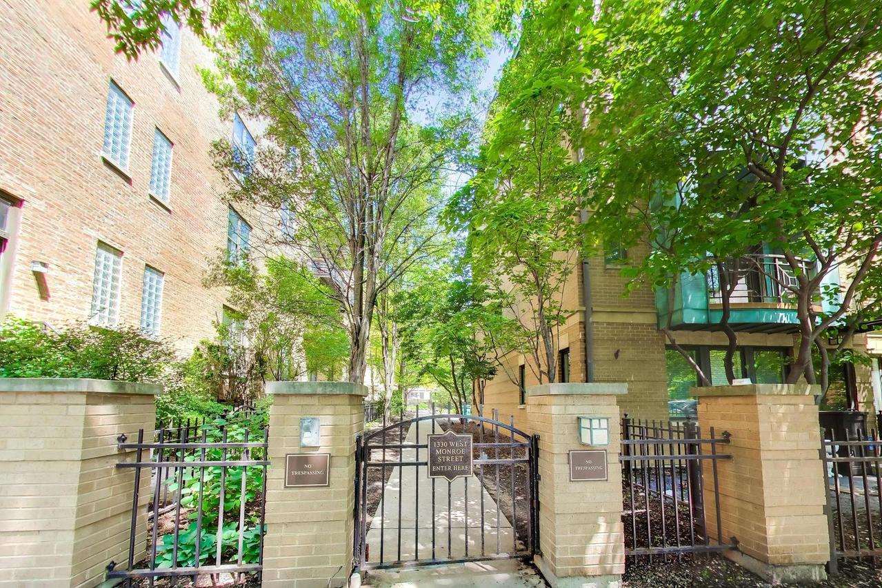1330 W Monroe St. #107, Chicago, IL 60607