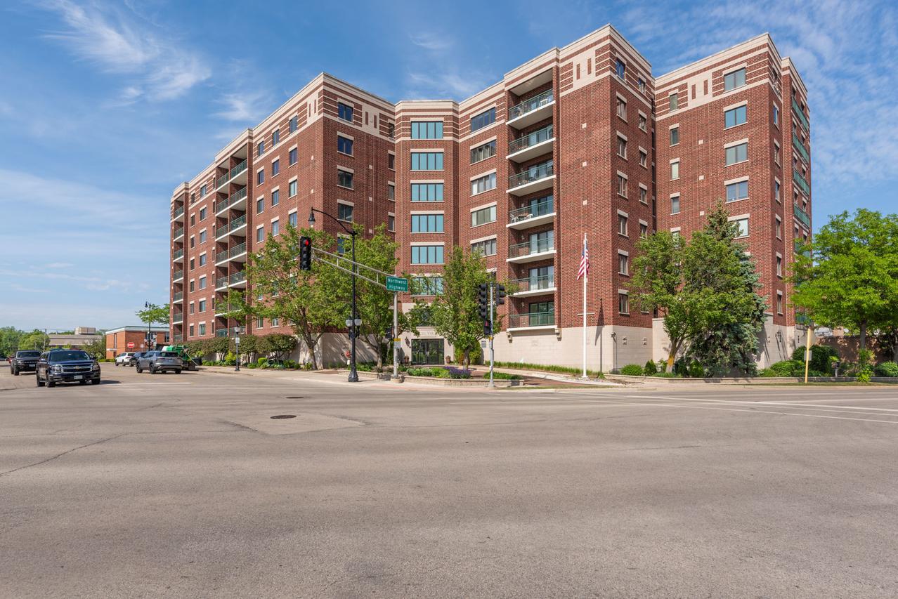201 N Vail Ave. #807, Arlington Heights, IL 60004