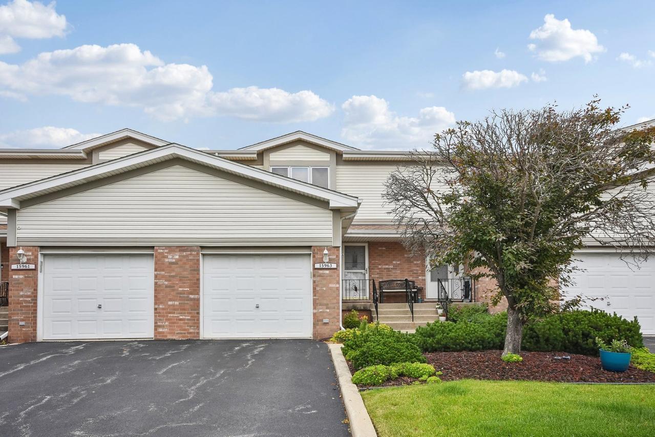 15963 Blackwater Ct., Tinley Park, IL 60477