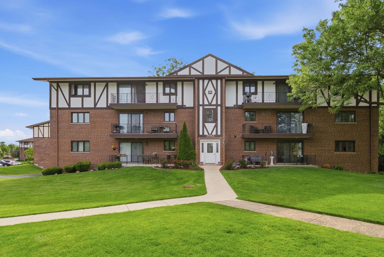 11012 S Theresa Cir. #1C, Palos Hills, IL 60465