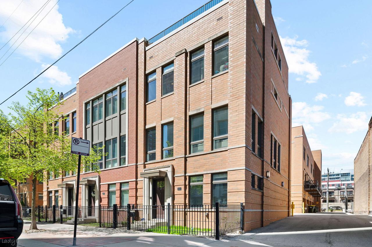 1626 S Prairie Ave., Chicago, IL 60616