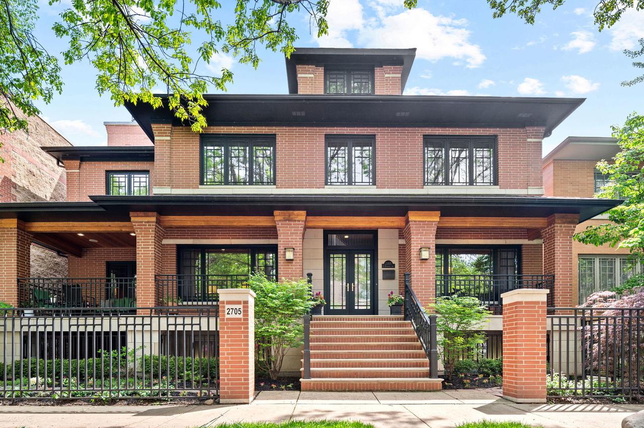 2705 N Bosworth Ave., Chicago, IL 60614