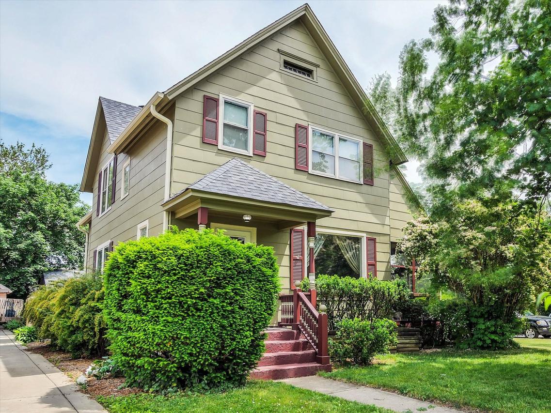 433 Arlington Ave., Elgin, IL 60120