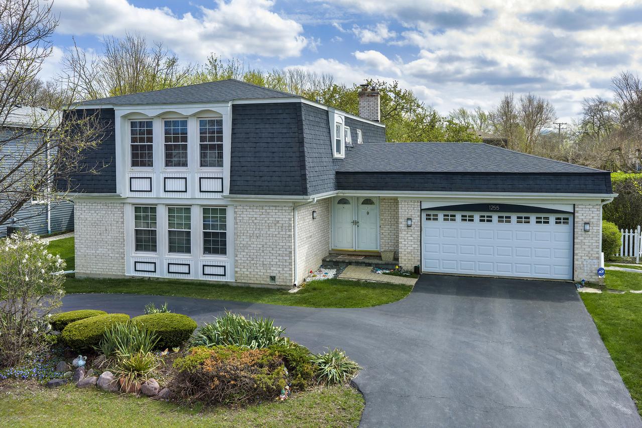 1255 Laurel Ave., Deerfield, IL 60015
