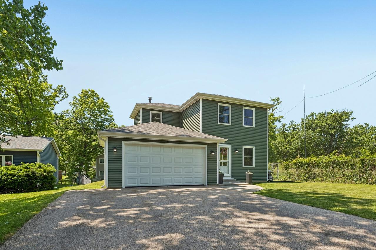 826 Elm Ave., Round Lake Park, IL 60073