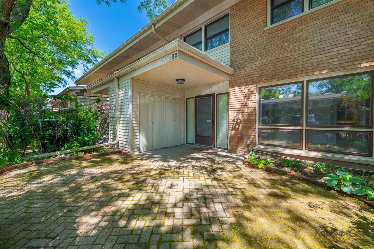 22 N Dee Rd., Park Ridge, IL 60068