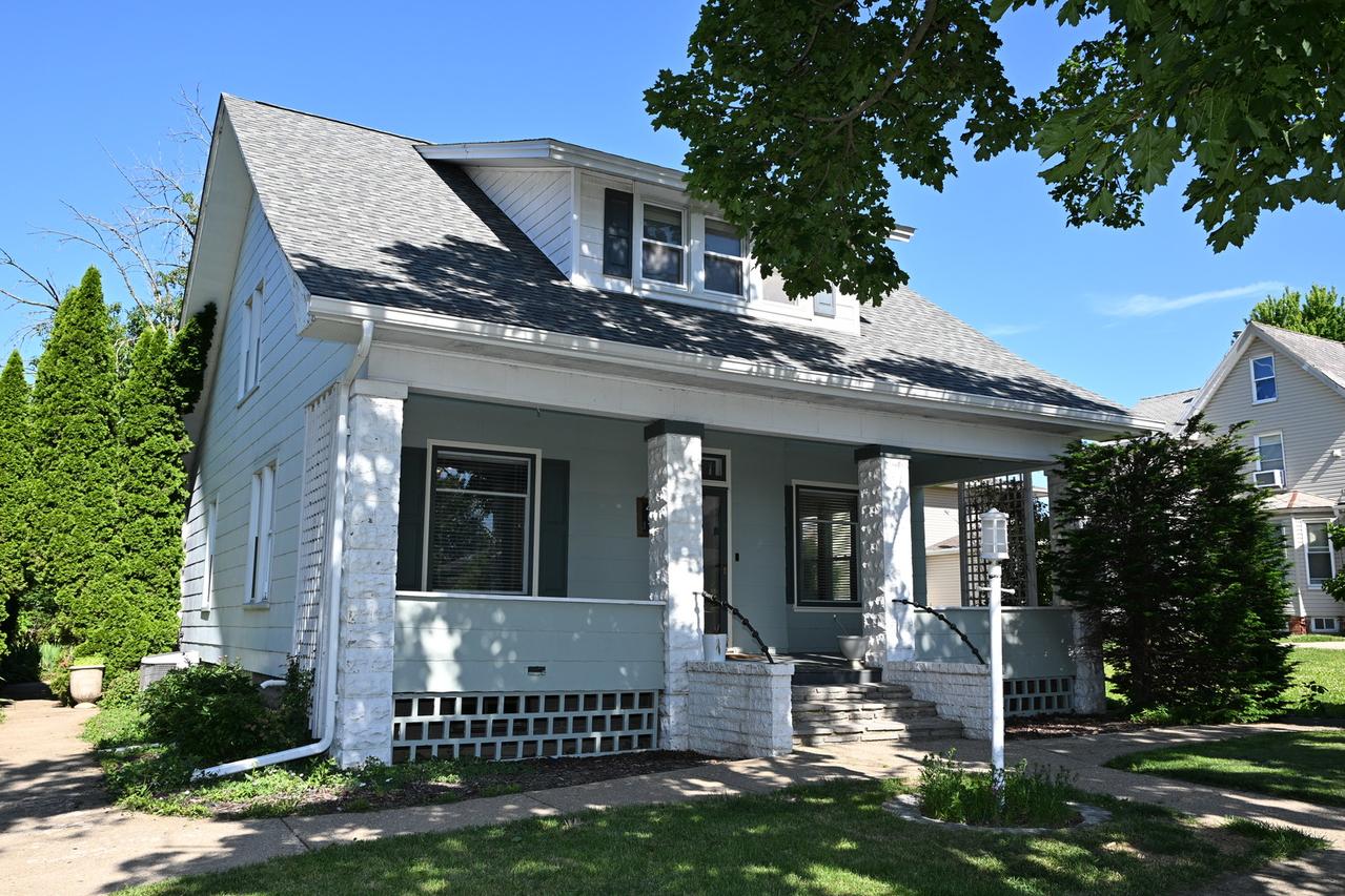 407 N Franklin St., Roanoke, IL 61561