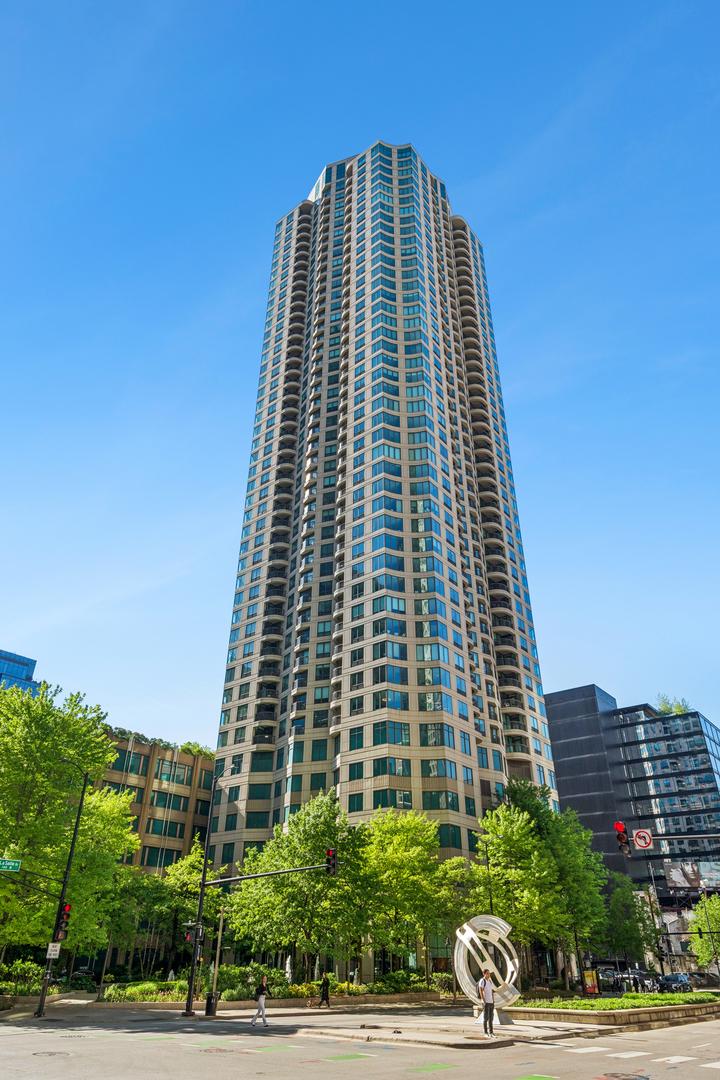 400 N Lasalle St. #3011, Chicago, IL 60654