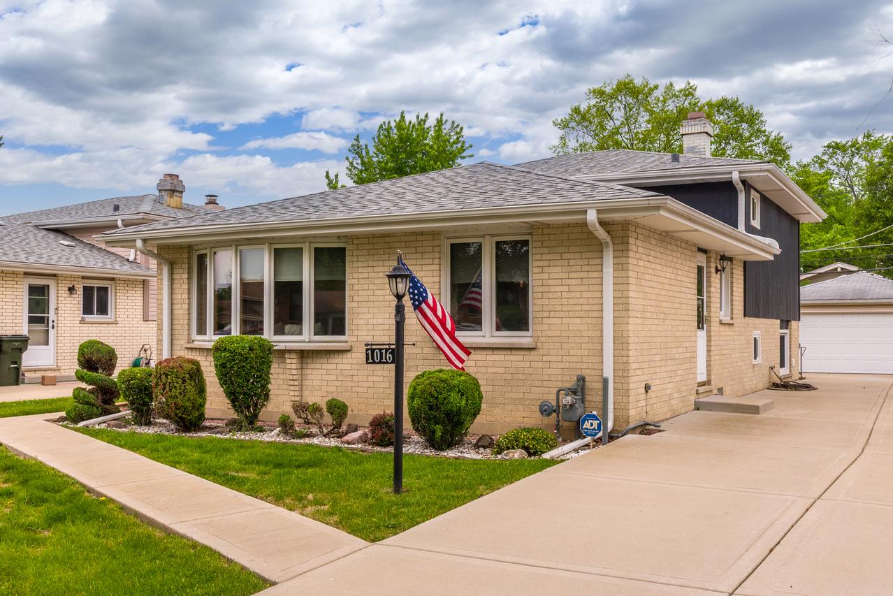 1016 S Haddow Ave., Arlington Heights, IL 60005