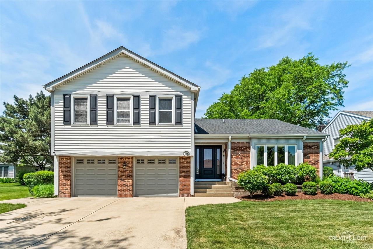 2266 Richmond Dr., Wheaton, IL 60189