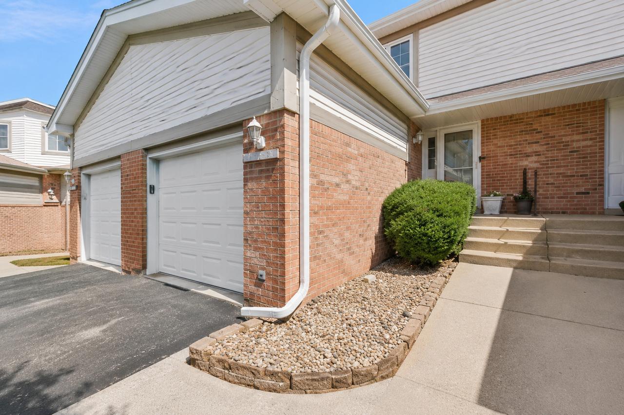 15931 Blackwater Ct., Tinley Park, IL 60477