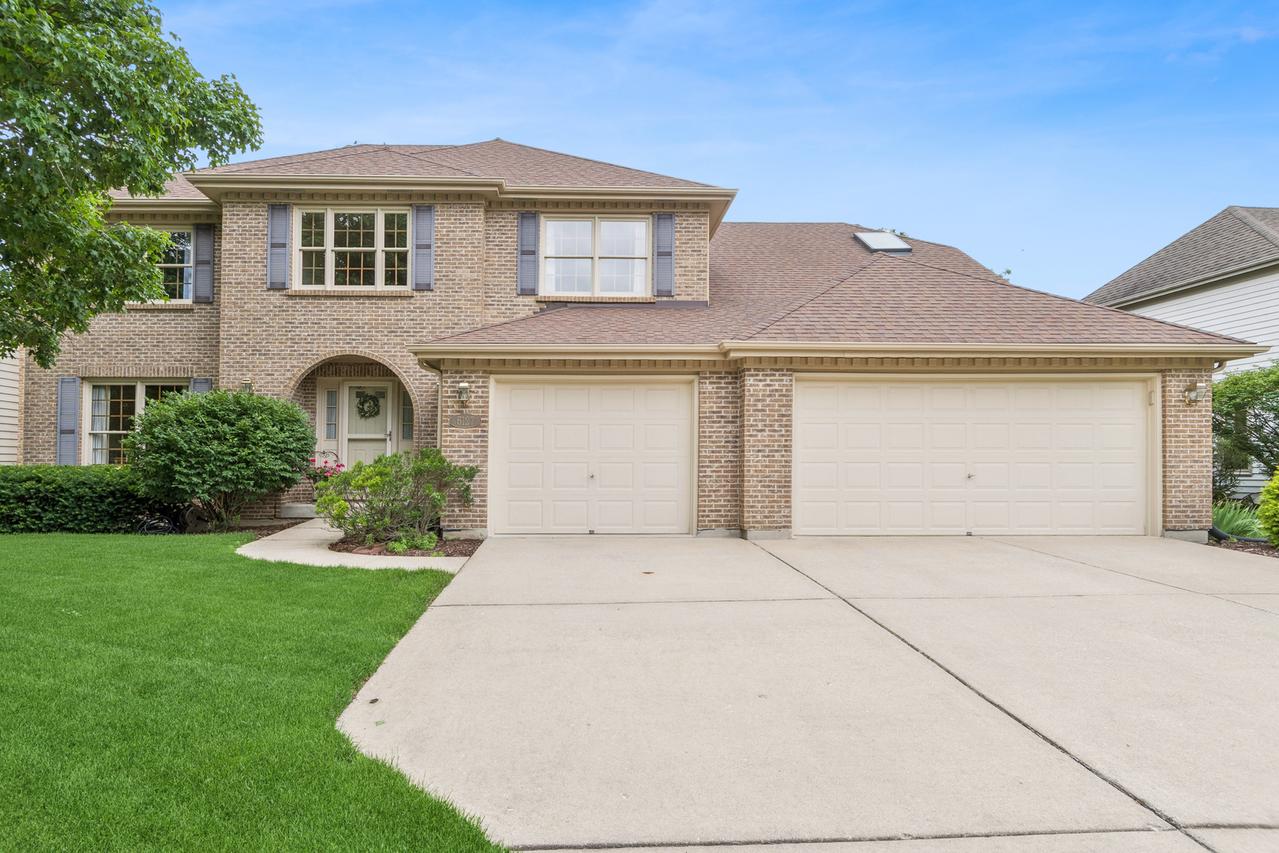 6127 Tyrnbury Dr., Lisle, IL 60532