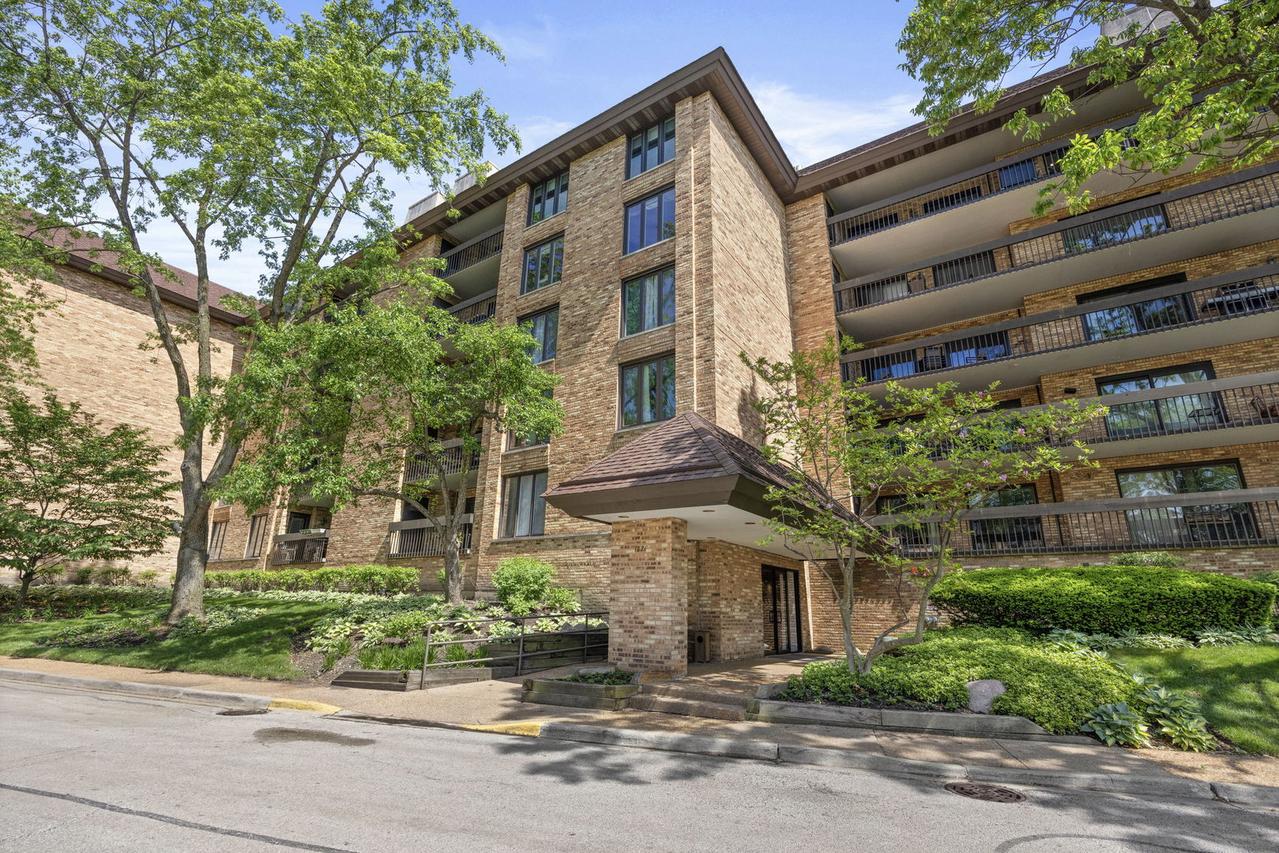 1671 Mission Hills Rd. #502, Northbrook, IL 60062
