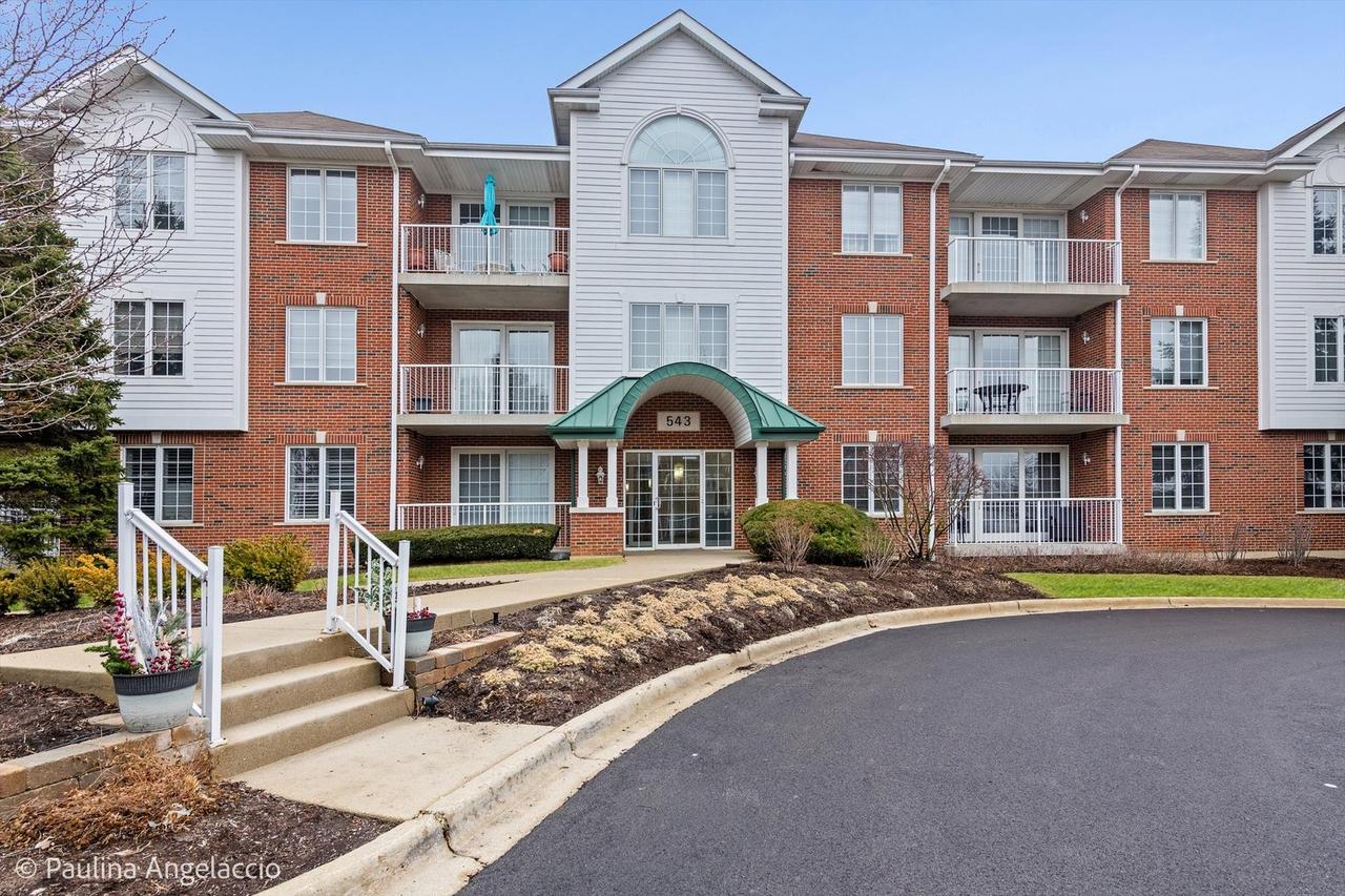 543 N Hough St. #206, Barrington, IL 60010