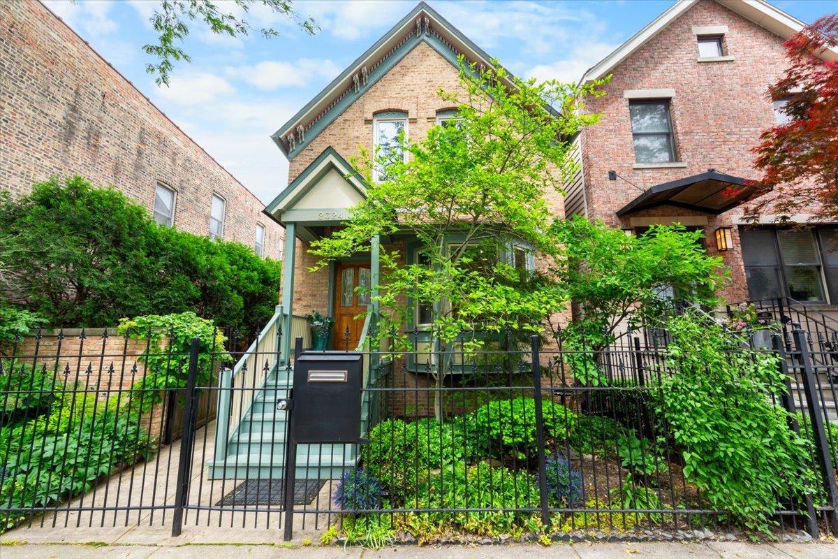 2324 W Mclean Ave., Chicago, IL 60647
