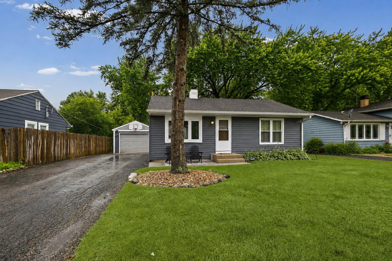 18111 W Twin Lakes Blvd., Grayslake, IL 60030