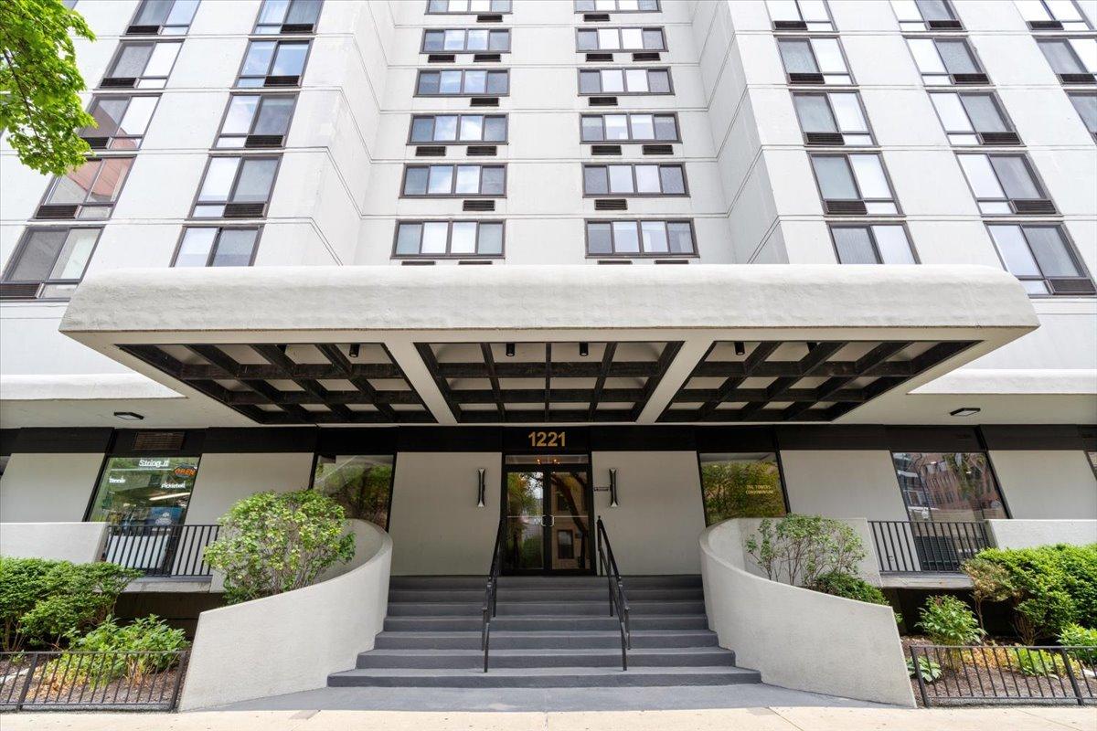 1221 N Dearborn St. #604S, Chicago, IL 60610