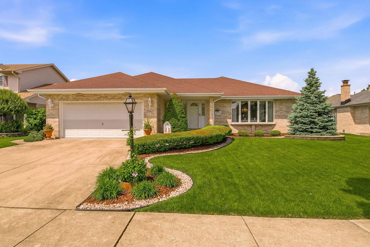 15542 Bramblewood Rd., Oak Forest, IL 60452