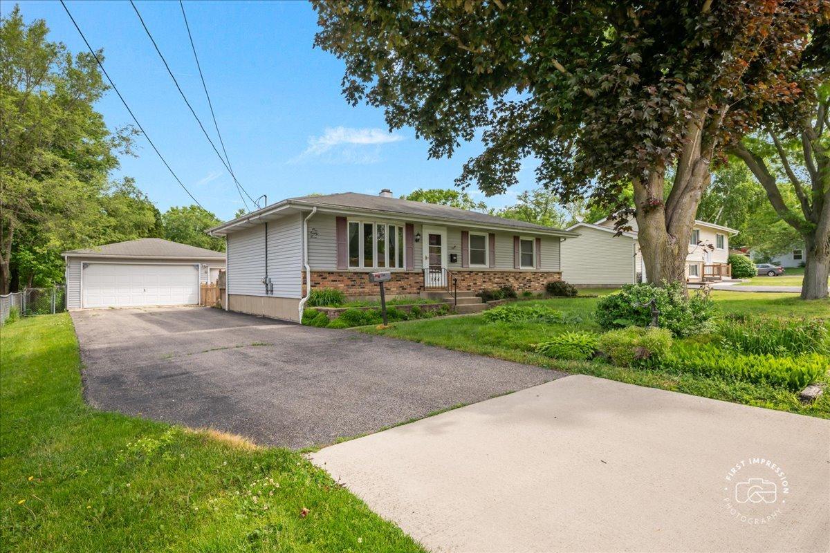 184 Locust St., South Elgin, IL 60177