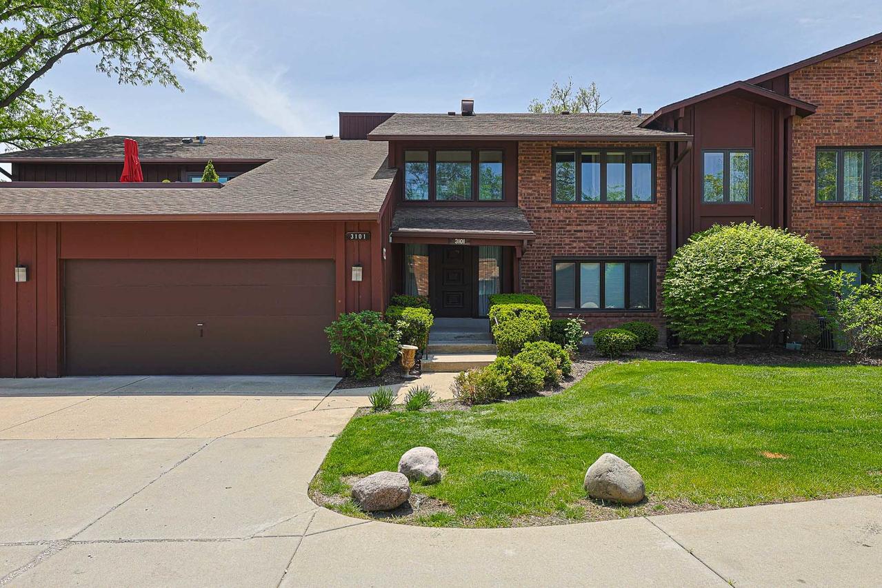 3101 Toulon Dr. #B2, Northbrook, IL 60062