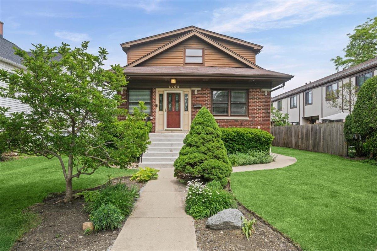 1754 Henley St., Glenview, IL 60025