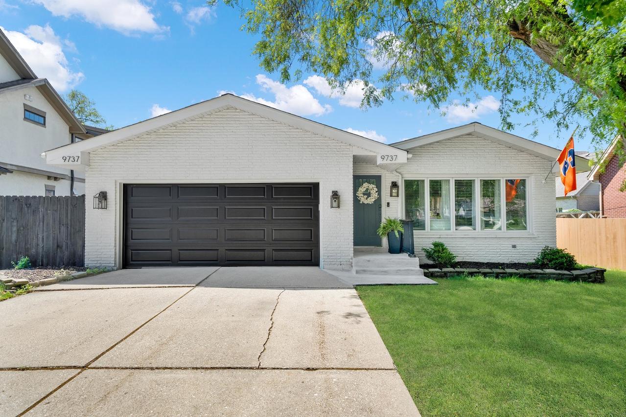 9737 W 57th St., Countryside, IL 60525